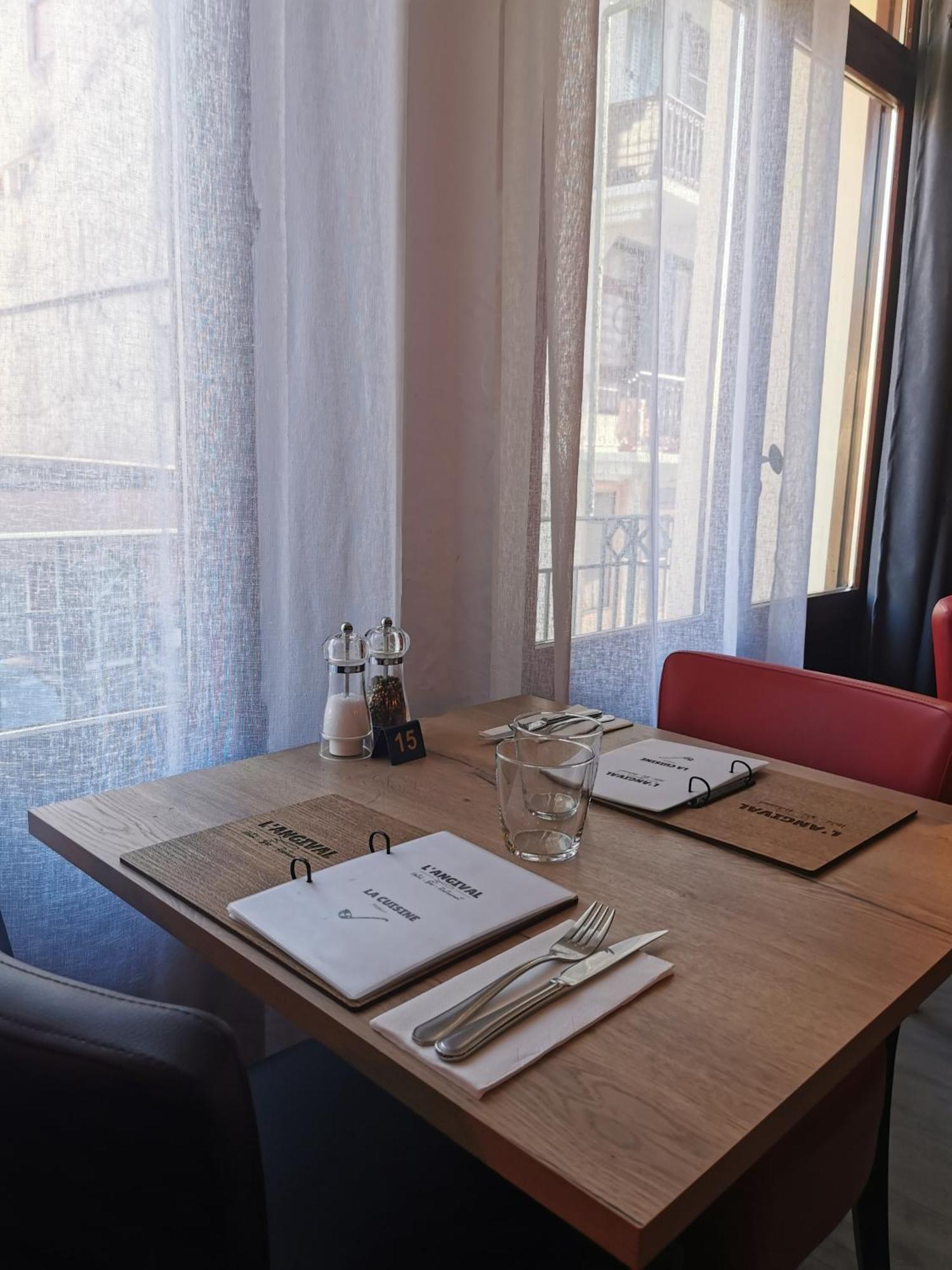 בור סן מוריס Hotel Restaurant Angival - Chambres Et Appartement מראה חיצוני תמונה
