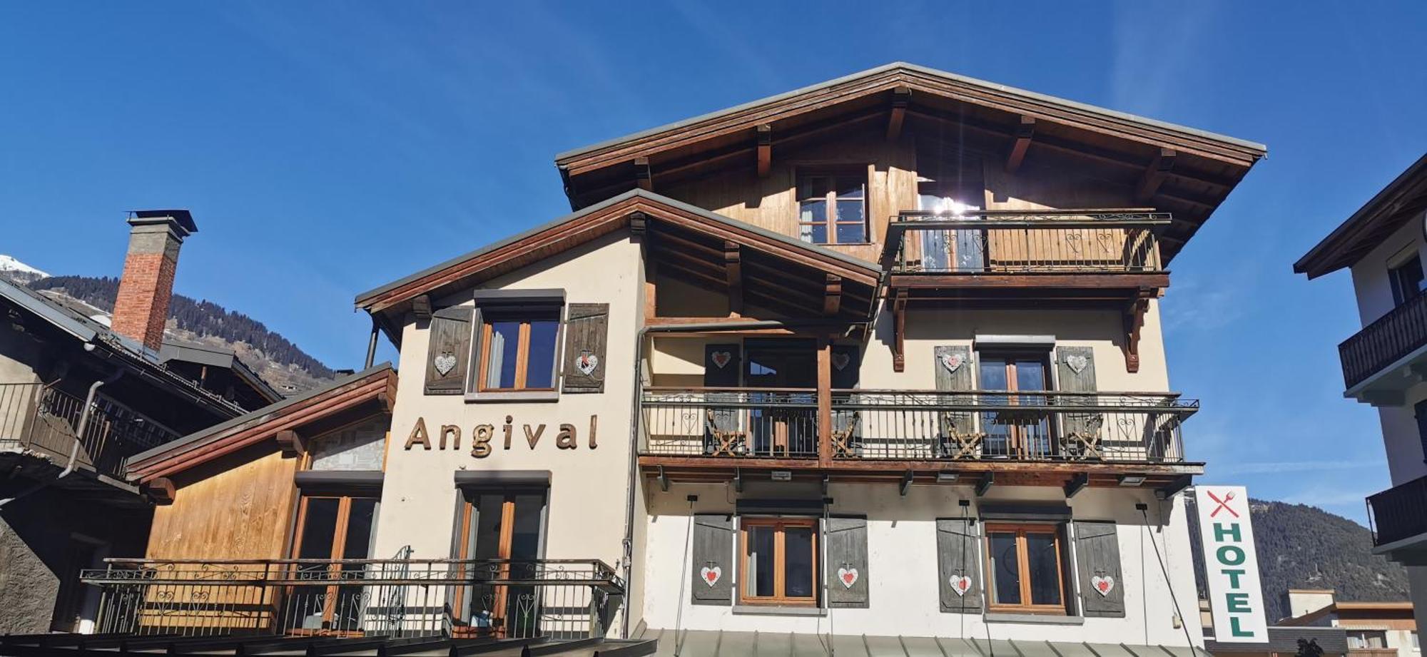 בור סן מוריס Hotel Restaurant Angival - Chambres Et Appartement מראה חיצוני תמונה