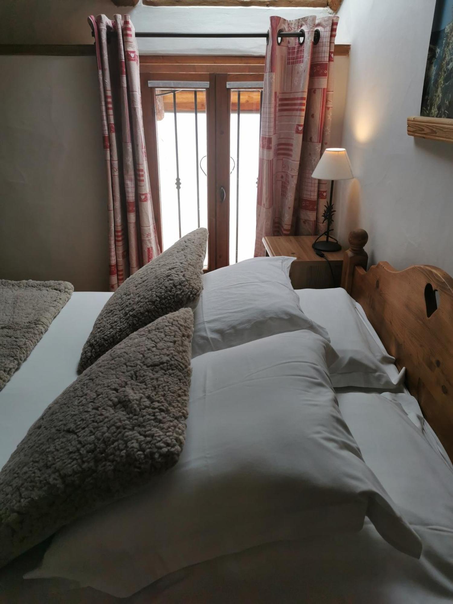 בור סן מוריס Hotel Restaurant Angival - Chambres Et Appartement מראה חיצוני תמונה