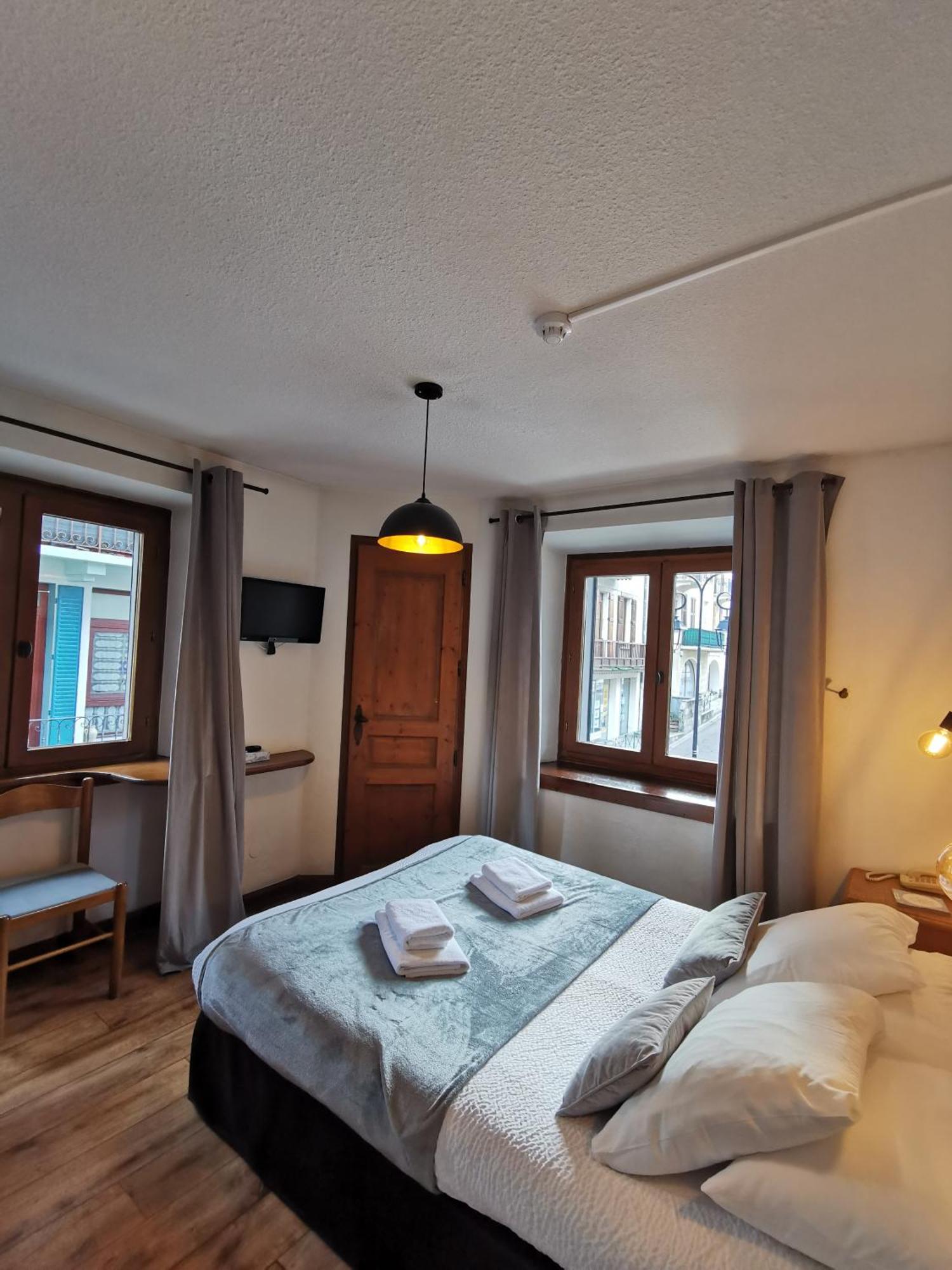 בור סן מוריס Hotel Restaurant Angival - Chambres Et Appartement מראה חיצוני תמונה