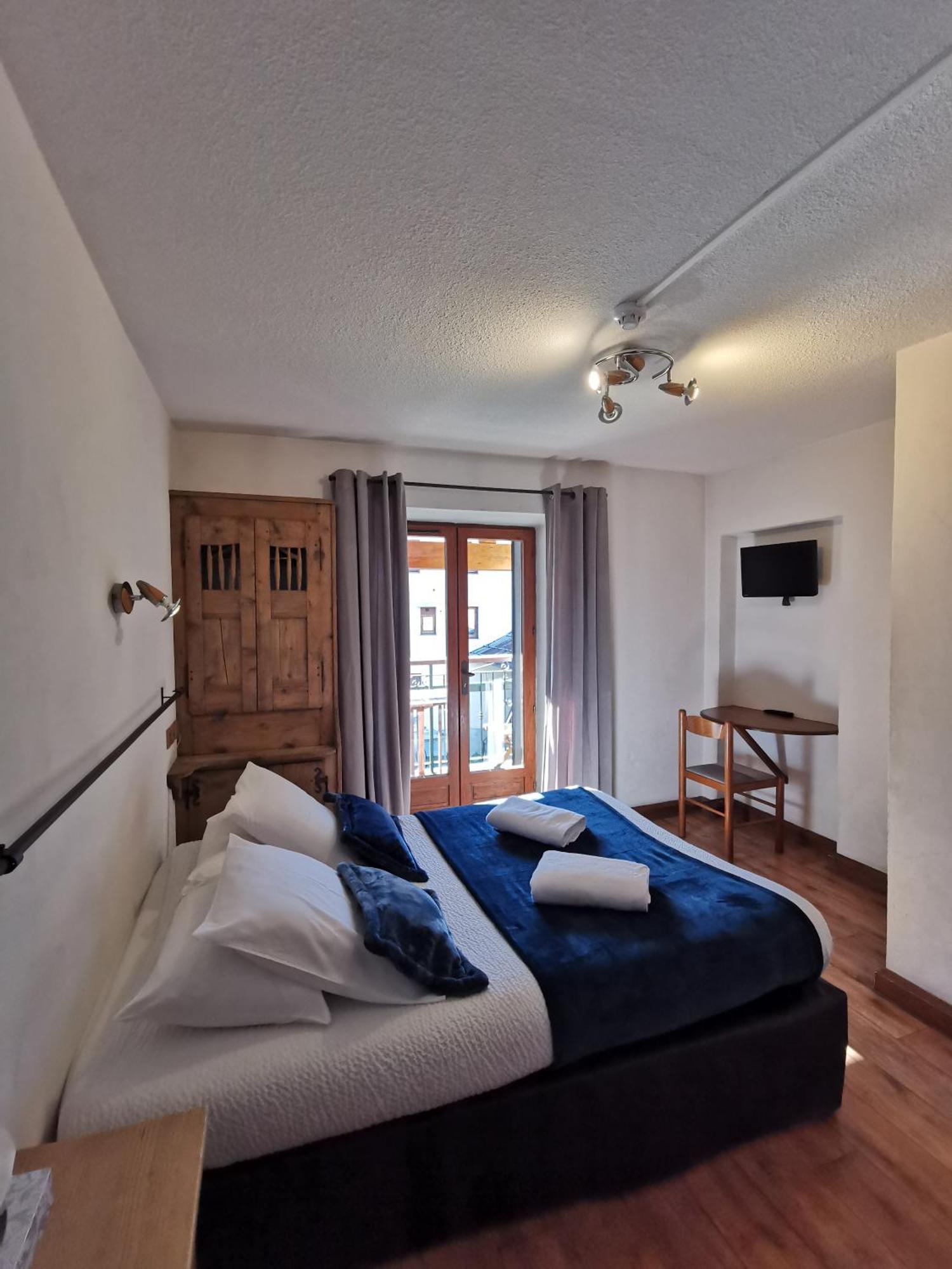 בור סן מוריס Hotel Restaurant Angival - Chambres Et Appartement מראה חיצוני תמונה