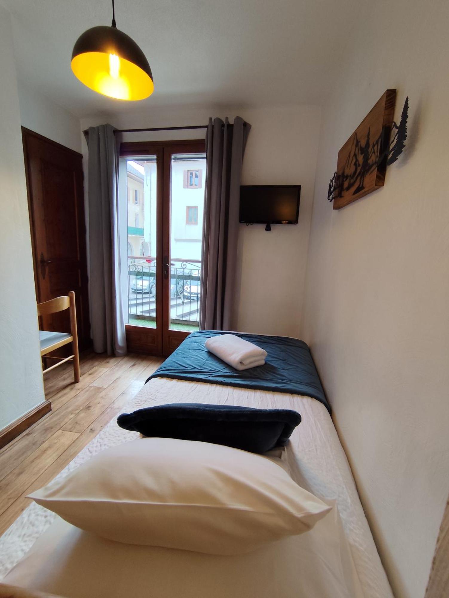 בור סן מוריס Hotel Restaurant Angival - Chambres Et Appartement מראה חיצוני תמונה