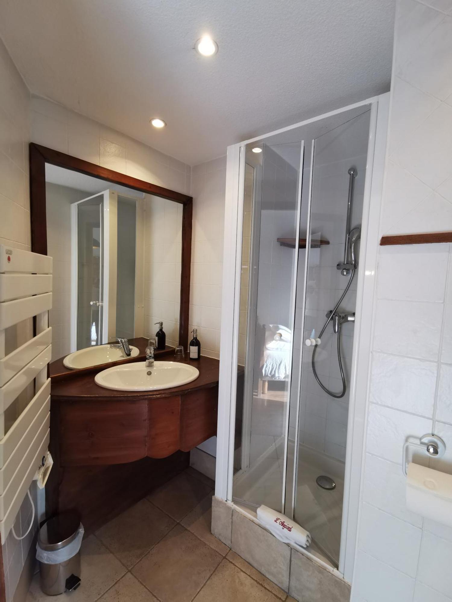 בור סן מוריס Hotel Restaurant Angival - Chambres Et Appartement מראה חיצוני תמונה