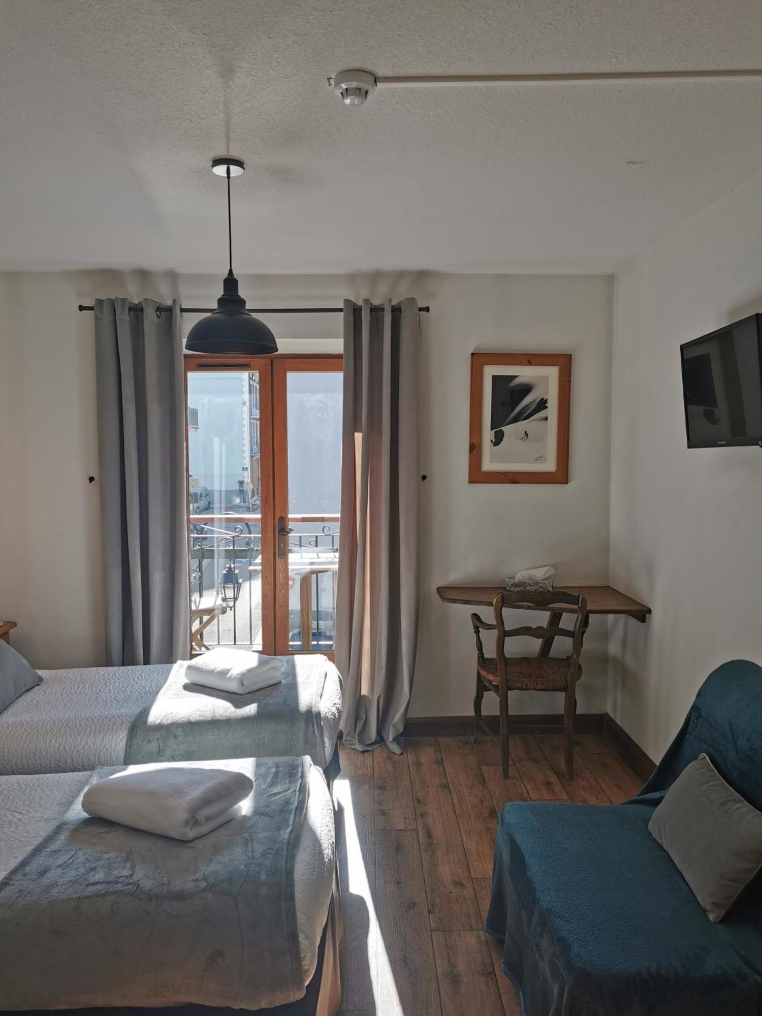 בור סן מוריס Hotel Restaurant Angival - Chambres Et Appartement מראה חיצוני תמונה